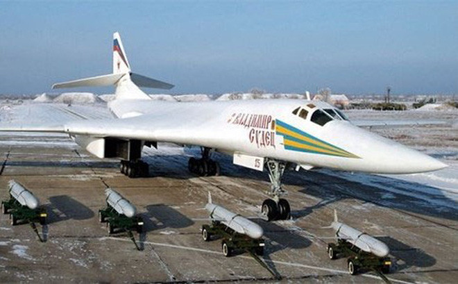 Mặc dù thông tin cụ thể liên quan đến kế hoạch phát triển loại máy bay của các nước không được tiết lộ, tuy nhiên căn cứ vào yêu cầu tác chiến, trình độ phát triển kỹ thuật hàng không và tiềm lực kinh tế, có thể dự đoán, máy bay ném bom chiến lược thế hệ mới hạng nặng trong tương lai sẽ phát triển theo một số xu hướng chủ đạo sau.