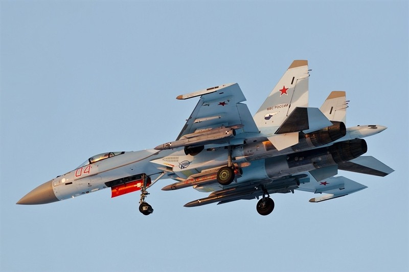 Phiên bản Kh-31AM/PM được nâng cấp hệ thống điện tử và động cơ, có sức kháng cự đối với các biện pháp đối phó tốt hơn, động cơ 31DP cải tiến giúp tăng tầm bắn trong khi trọng lượng lại nhỏ hơn.