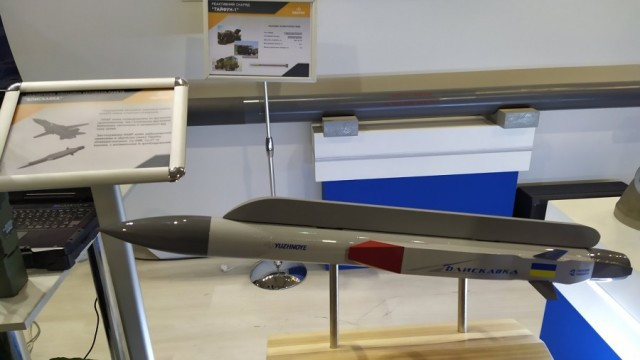 Một trong những mẫu vũ khí thu hút được nhiều sự quan tâm nhất chính là tên lửa không đối đất tầm xa siêu thanh (ASM) có tên định danh là Bliskavka (Lightning trong tiếng Anh).