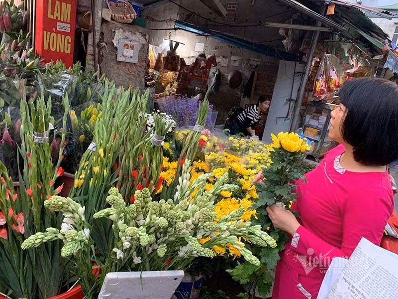 Phat hoang di cho 29 Tet, hoa tuoi tang gia gap 3 lan-Hinh-2