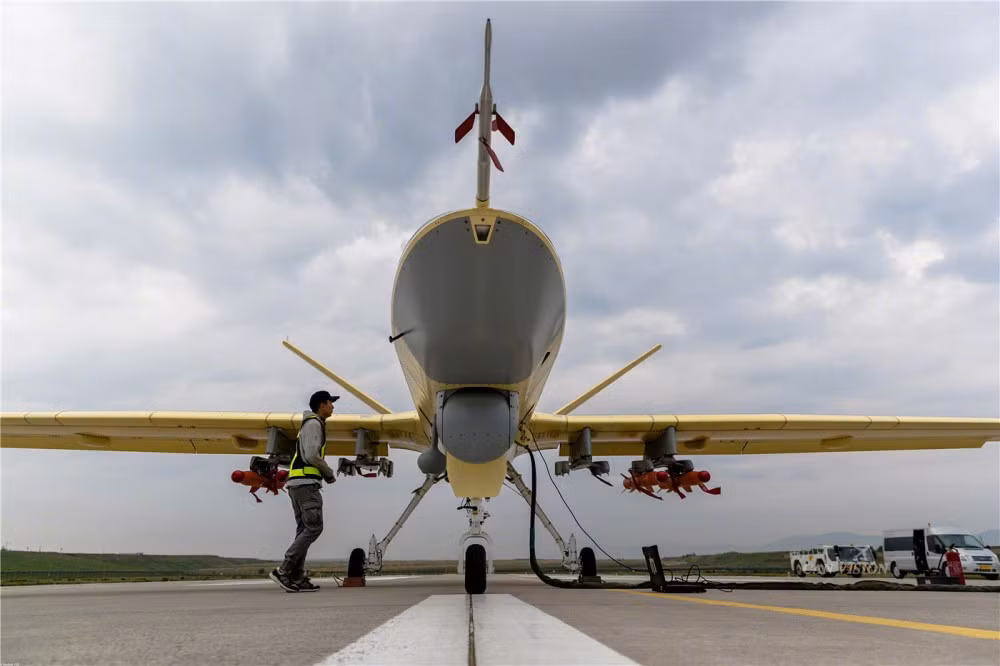 Cụ thể, phiên bản lần này có trọng lượng cất cánh tối đa rất lớn, lên tới 4200 kg so với chỉ 1100 kg ở phiên bản đầu tiên.