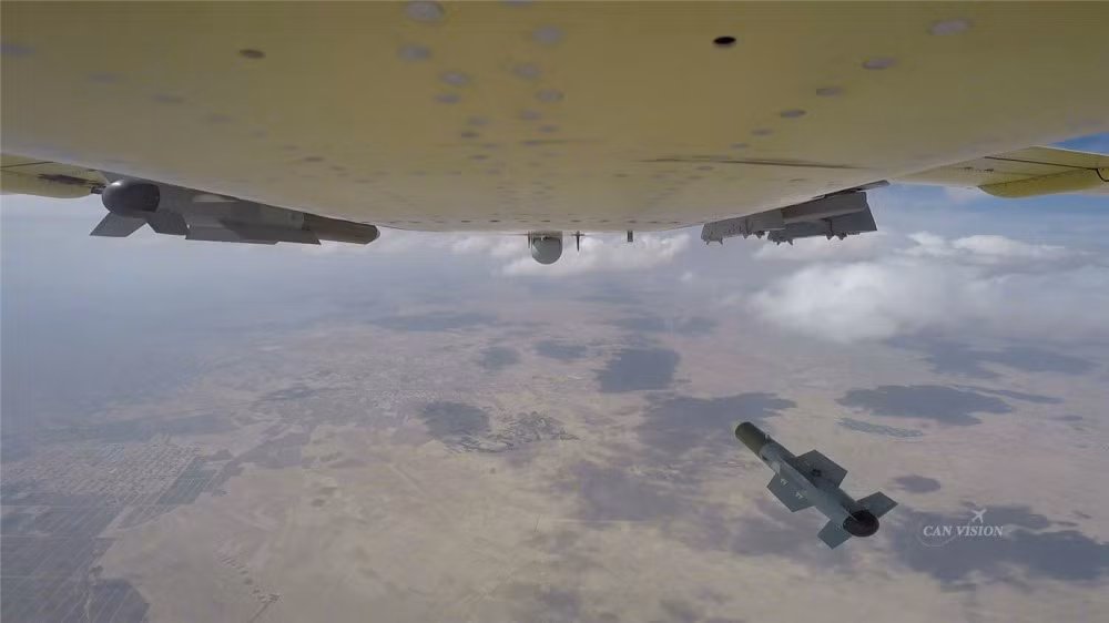 Trong khi Dực Long 2 phiên bản đầu chỉ bay được ở cao độ tối đa 5000 mét thì ở phiên bản cải tiến này, độ cao tối đa của Dực Long 2 lên tới 9000 mét - nghĩa là gần gấp đôi.