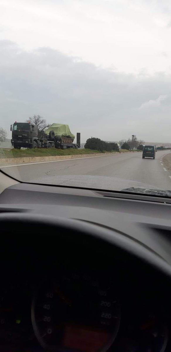 Ngoài phiên bản T-90SA, Nga cũng có một phiên bản T-90 độc đáo khác đó là phiên bản T-90SKA. Đây là phiên bản chỉ huy của T-90SA, được trang bị thêm hệ thống điều khiển chiến thuật T-BMS. Nguồn ảnh: Livejournal.