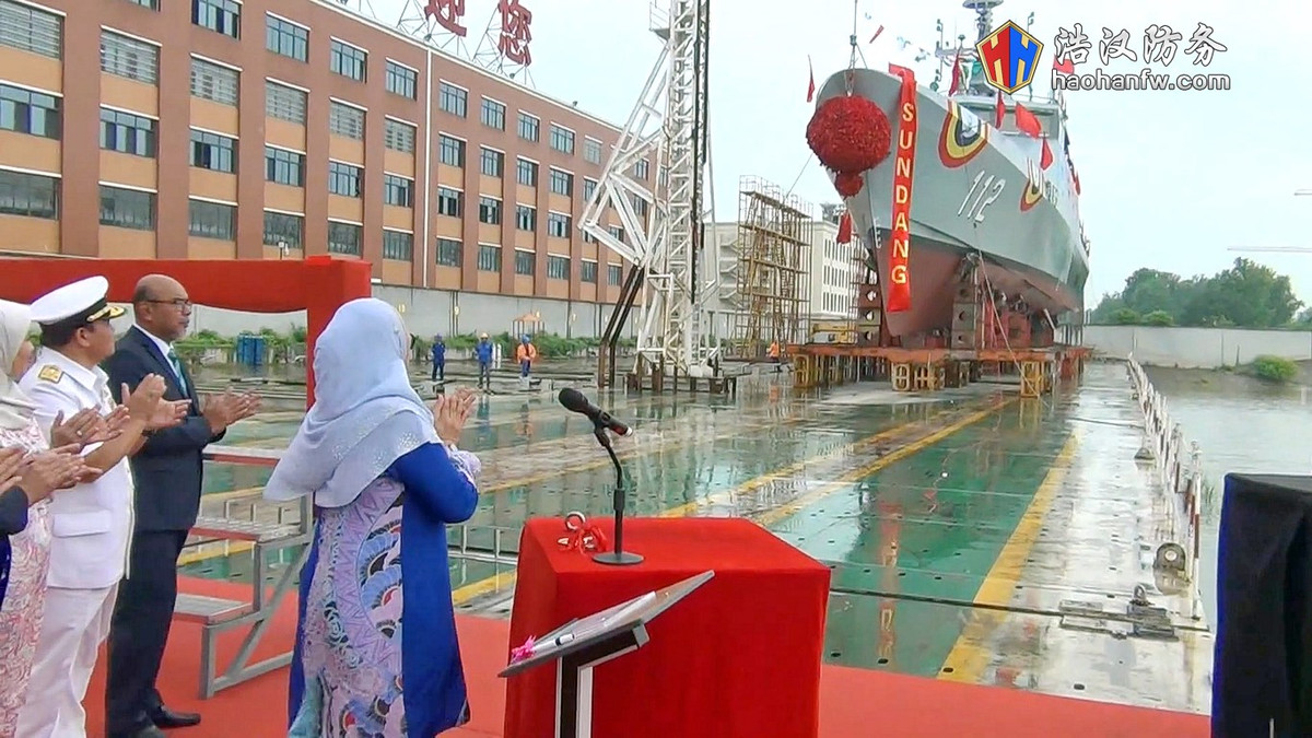 Tàu có độ giãn nước tối đa chỉ 780 tấn, dài 69 mét, lườn rộng 9 mét và có mớm nước 2,6 mét. Theo lý thuyết, các tàu chiến đấu ven bờ lớp Keris có khả năng di chuyển với tốc độ tối đa 24 hải lý giờ - tương đương 44 km/h. Nguồn ảnh: QQ.