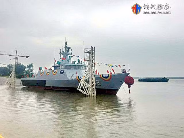 Trong quá khứ tàu chiến đấu ven bờ Keris từng gây bất ngờ khi có nhiều thông tin cho biết Malaysia sẽ thử nghiệm lắp đặt pháo H/PJ-26 của Trung Quốc lên tàu. Tuy nhiên, thực tế thì tàu chỉ được trang bị pháo H/PJ-17. Nguồn ảnh: QQ.