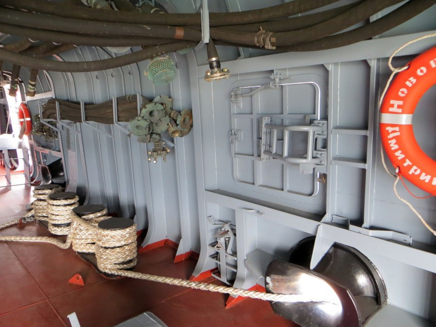 Hệ thống neo cùng dây cáp trên tàu có cấu tạo khá phức tạp theo kiểu cũ thay vì dùng tời máy. Nguồn ảnh: Livejournal.