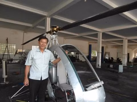 Nhắc tới các "kỹ sư hai lúa" từng chế tạo máy bay trực thăng ở Việt Nam không thể không nhắc tới ông Bùi Hiển. Một kỹ sư 69 tuổi ngụ tại Bình Dương.