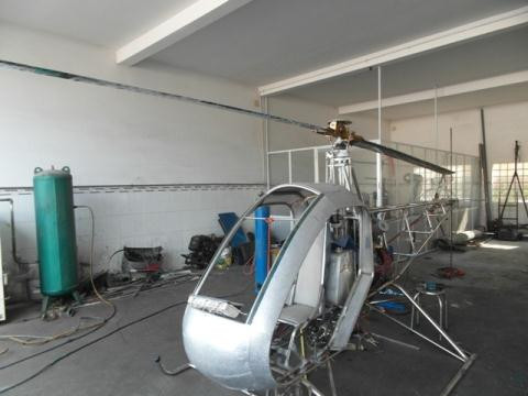 Năm 2016, "công trình" chế tạo trực thăng do ông Bùi Hiển đóng vai trò "tổng công trình sư" đã trở thành điểm nóng của cả xã hội khiến ông được mệnh danh là "cha đẻ" của máy bay trực thăng Việt Nam. Nguồn ảnh: VTC.