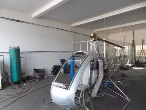 Năm 2016, "công trình" chế tạo trực thăng do ông Bùi Hiển đóng vai trò "tổng công trình sư" đã trở thành điểm nóng của cả xã hội khiến ông được mệnh danh là "cha đẻ" của máy bay trực thăng Việt Nam. Nguồn ảnh: VTC.