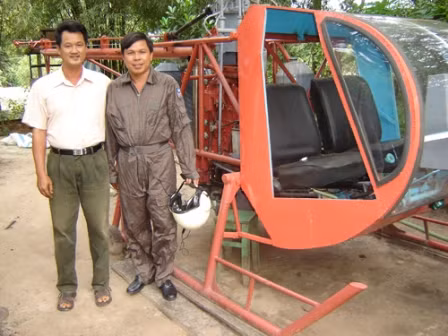 Năm 2011, một người đàn ông khác cũng mang danh hai lúa ở Tây Ninh cũng khiến báo giới trong và ngoài nước sửng sốt khi tự chế tạo thành công máy bay trực thăng. Nguồn ảnh: Baotayninh.