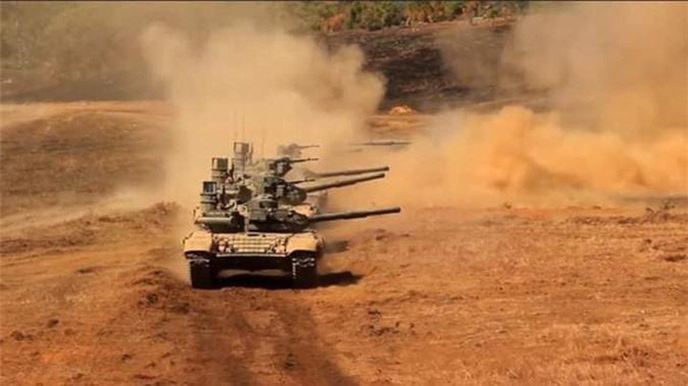 Tiếp đến là quân đội Lào với các xe tăng chủ lực T-72. Phiên bản mà Lào hiện đang sử dụng là T-72B1MS - một trong những phiên bản hiện đại nhất của dòng T-72 ở thời điểm hiện tại. Nguồn ảnh: Pinterest.