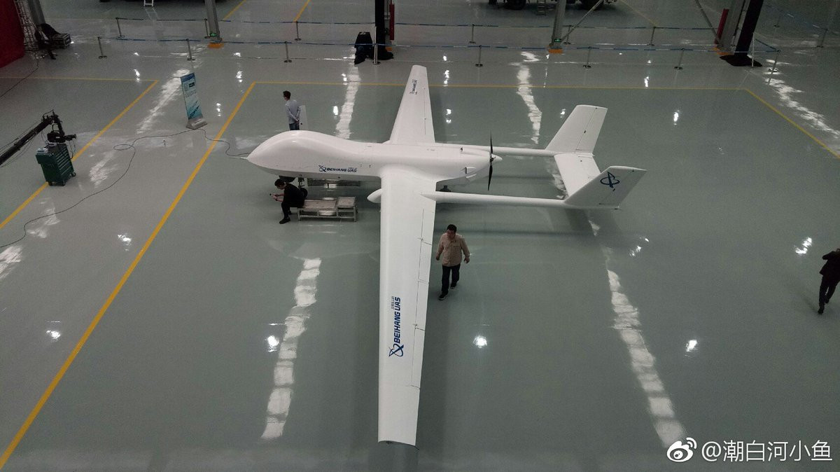 Ngoài ra, phiên bản thu giữ được tại hiện trường dù có cấu tạo tương đồng, nhưng lại có kích thước nhỏ hơn so với BZK-005 nên nhiều khả năng máy bay không người lái này dù do Trung Quốc sản xuất nhưng không xuất phát từ quốc gia này. Nguồn ảnh: QQ.