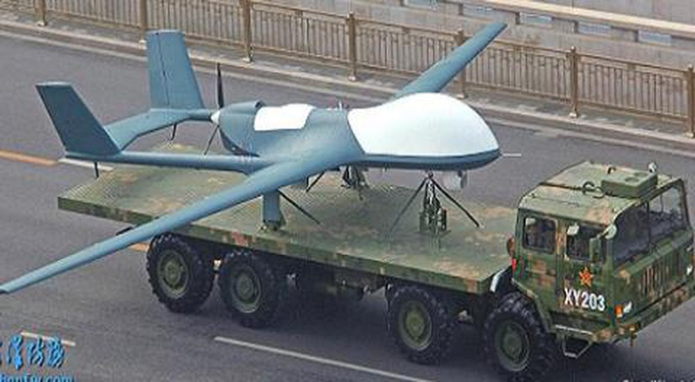 Loại máy bay không người lái này có trọng lượng khoảng 1,2 tấn, trọng tải hữu ích là 150 kg, tốc độ khoảng 180 km/h, trần bay tối đa 8000 km và hoạt động được ở độ cao 7000 mét. Nguồn ảnh: QQ.