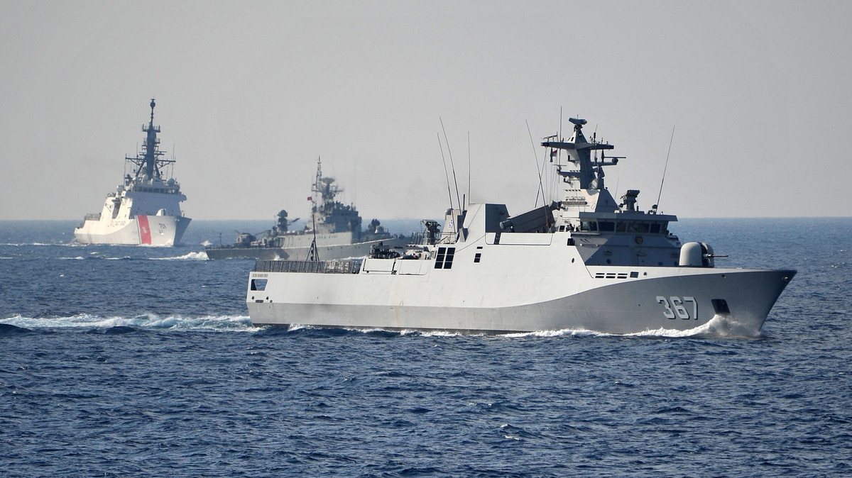 Được ra đời trong những năm đầu tiên của năm 2000, thiết kế của Sigma là cực kỳ hiện đại, nó có biên chế thuỷ thủ đoàn tối thiểu chỉ 20 người - toàn bộ công việc còn lại được hệ thống máy tính trên tàu tự động hoá hoàn toàn. Nguồn ảnh: Pinterest.