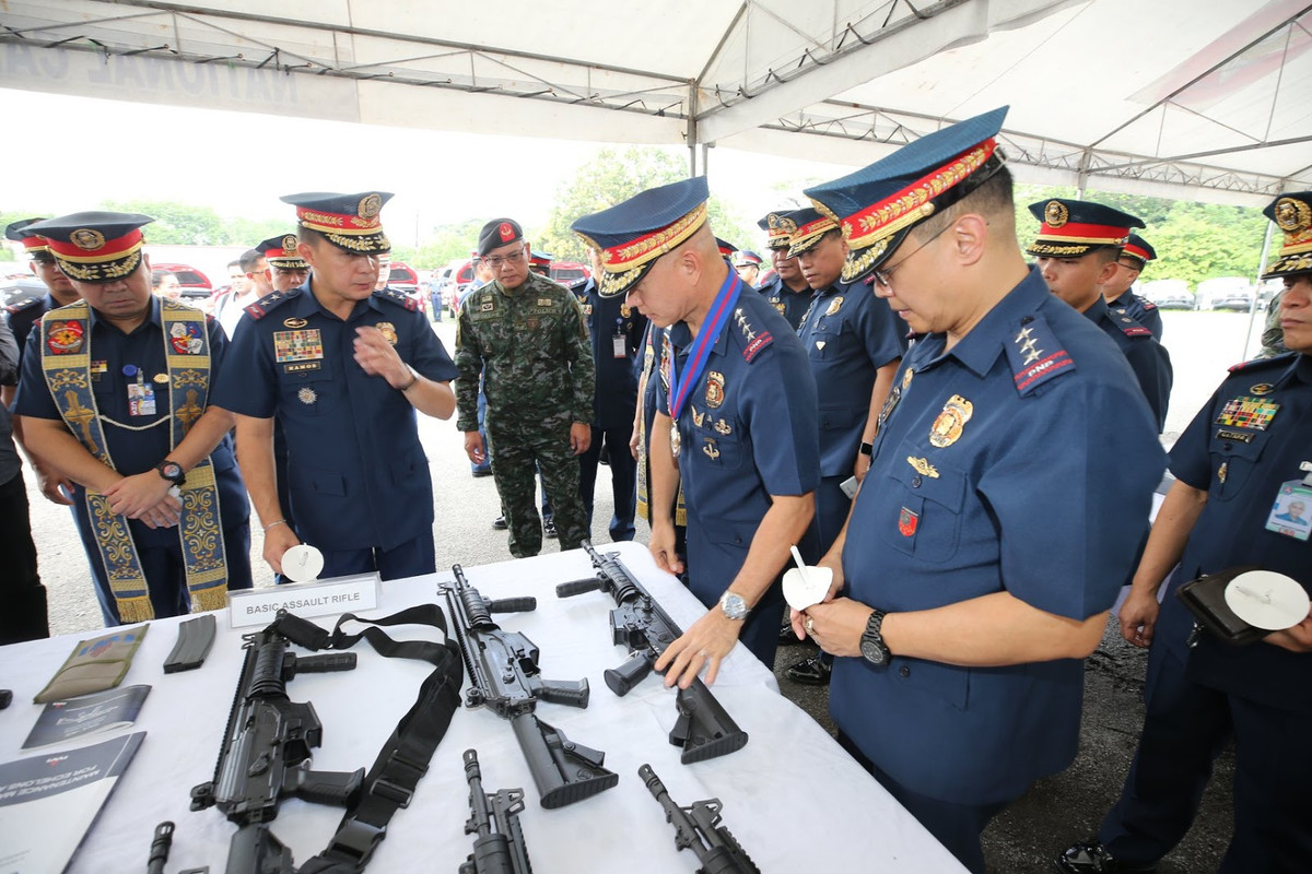 Đây là một trong số hàng chục phiên bản khác nhau của khẩu súng trường Galil ACE. Mặc dù được chia ra làm nhiều phiên bản khác nhau, tuy nhiên các phiên bản này hầu như chỉ khác nhau về cỡ nòng và chiều dài nòng súng. Nguồn ảnh: Philippinesforces.