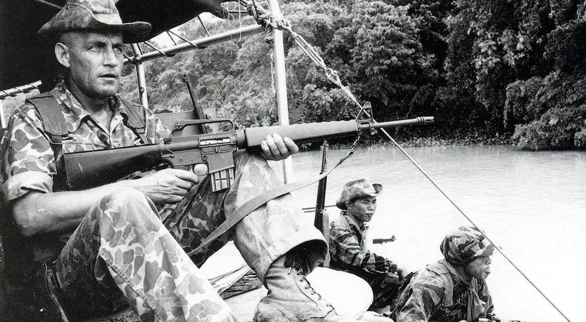 Cách đơn giản nhất để trốn quân dịch là... cải đạo. Một vài tôn giáo nghiêm cấm tông đồ của mình thực hiện các hành vi bạo lực và tất nhiên, những người theo tôn giáo này được miễn quân dịch hoàn toàn. Nguồn ảnh: Pinterest.