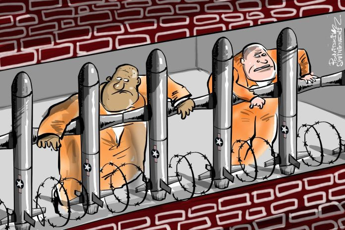 Đôi khi, việc tham gia xưởng sản xuất tên lửa trong nhà tù lại là một cơ hội "đổi đời" với các tù nhân khi mà sau vài năm "công tác gắn bó" (đơn giản là vì họ không còn cơ hội để nhảy việc), tù nhân đó sẽ trở thành một thợ lành nghề và được phép ra tù trước thời hạn. Nguồn ảnh: Pinterest.