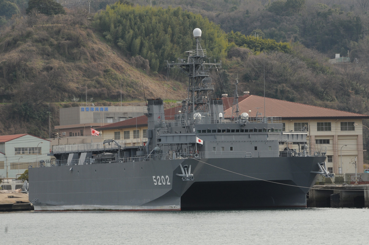 Mặc dù có khả năng hậu cần, tuy nhiên nhiệm vụ chính của tàu Hibiki đó là thám hiểm lòng biển bằng hệ thống định vị thuỷ âm của mình. Nguồn ảnh: Chosun.