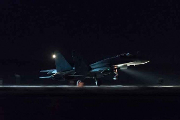 Theo thông tin trên trang Avia của Nga, vào ngày 30-12, các máy bay chiến đấu của Israel đã được gửi đến miền Đông Syria để tiến hành một loạt vụ tấn công tên lửa khác tại căn cứ quân sự Iran ở tỉnh Deir ez-Zor