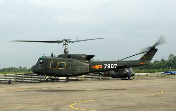 Ngoài ra, báo cáo này còn cho biết chúng ta đang sử dụng 14 trực thăng UH-1H trong biên chế. Tất cả đều là chiến lợi phẩm từ thời chống Mỹ. Nguồn ảnh: Airliners.