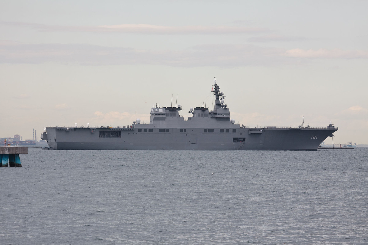 Cả hai tàu này cũng mới chỉ nhập biên được khoảng 10 năm nay, có độ giãn nước 19.000 tấn. Nguồn ảnh: Pinterest.