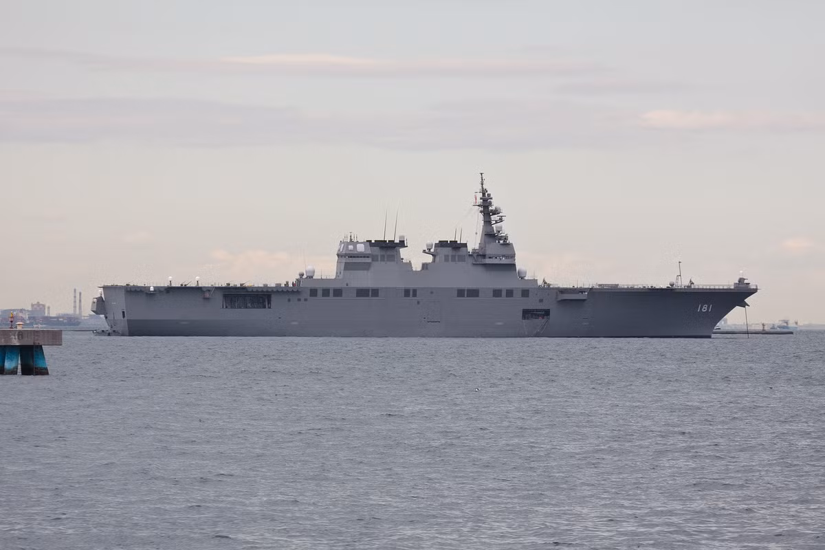 Cả hai tàu này cũng mới chỉ nhập biên được khoảng 10 năm nay, có độ giãn nước 19.000 tấn. Nguồn ảnh: Pinterest.