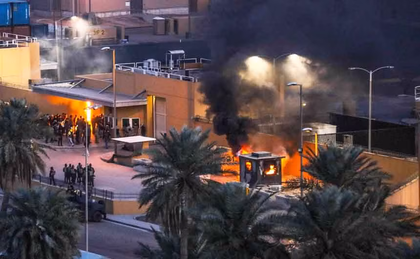 Đây cũng chính là lý do Iran tuyên bố nếu Mỹ tấn công tiếp, Iran sẽ đáp trả vào... UAE và Israel - những quốc gia đồng minh của Mỹ trong khu vực. Nói một cách dễ hiểu, Iran chọn UAE và Israel làm mục tiêu đơn giản là vì ở đây có căn cứ Mỹ và Iran không thể tấn công được đến lãnh thổ Mỹ. Nguồn ảnh: Pinterest.