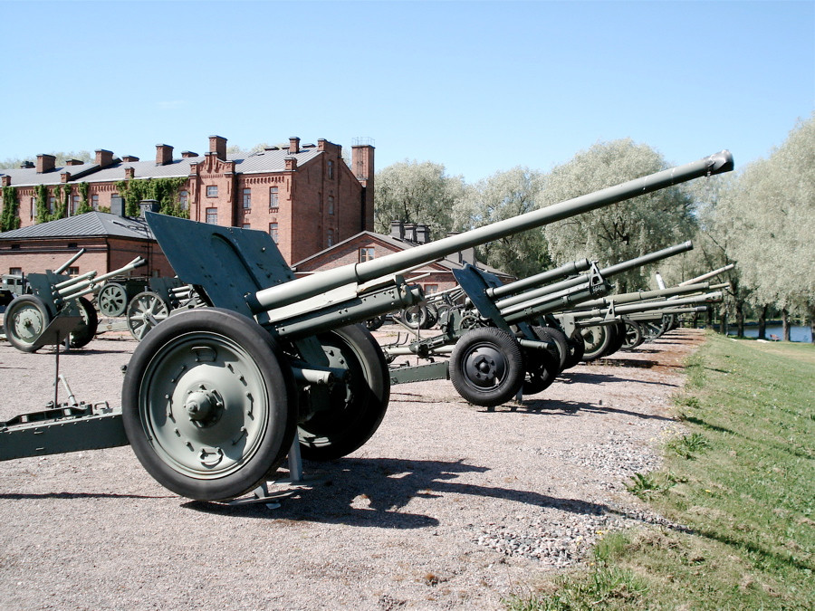 Một trong những khẩu pháo nòng dài nguy hiểm nhất từng được Liên Xô chế tạo năm 1936 và đóng góp không nhỏ vào giai đoạn đầu cuộc chiến tranh Vệ quốc đó là pháo dã chiến F-22 76mm. Nguồn ảnh: Rumil.