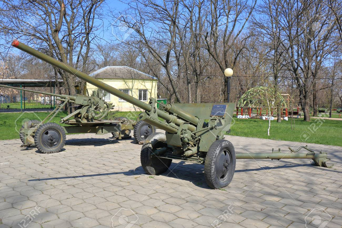 Cuối cùng và được coi là "bản lề" để Liên Xô hoàn thiện thiết kế của pháo ZIS-3 chính là phiên bản ZIS-2. Khẩu pháo này được ra đời vào năm 1940, sử dụng cỡ nòng 57mm và có chiều dài nòng bằng 73 lần đường kính. Nguồn ảnh: Rumil.