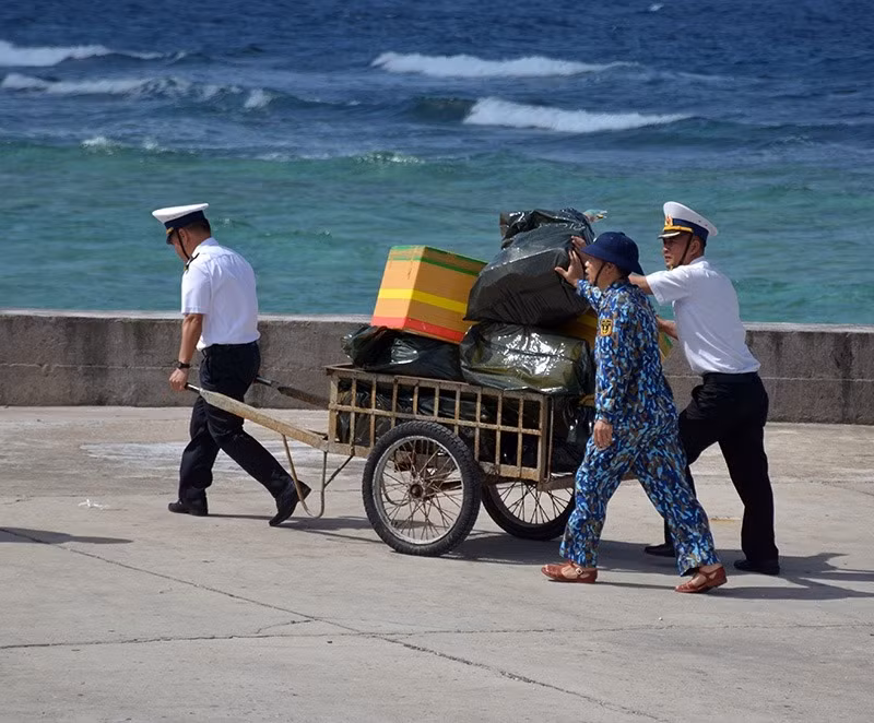Mang xuân về đảo Trường Sa Lớn. Nguồn ảnh: QDND.
