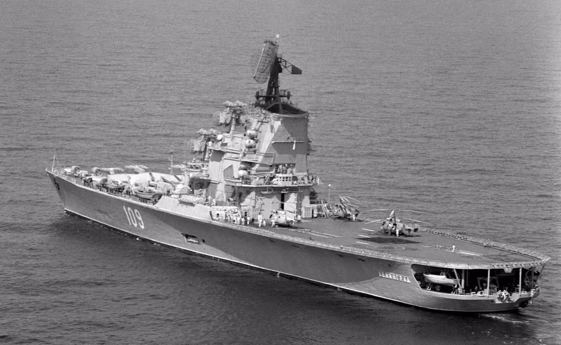 Ngoài ra, tàu còn được trang bị vũ khí cực kỳ mạnh mẽ bao gồm tên lửa chống ngầm, ống phóng lôi 533mm, bom phản lực hay hệ thống phòng không và pháo. Nguồn ảnh: Rumil.