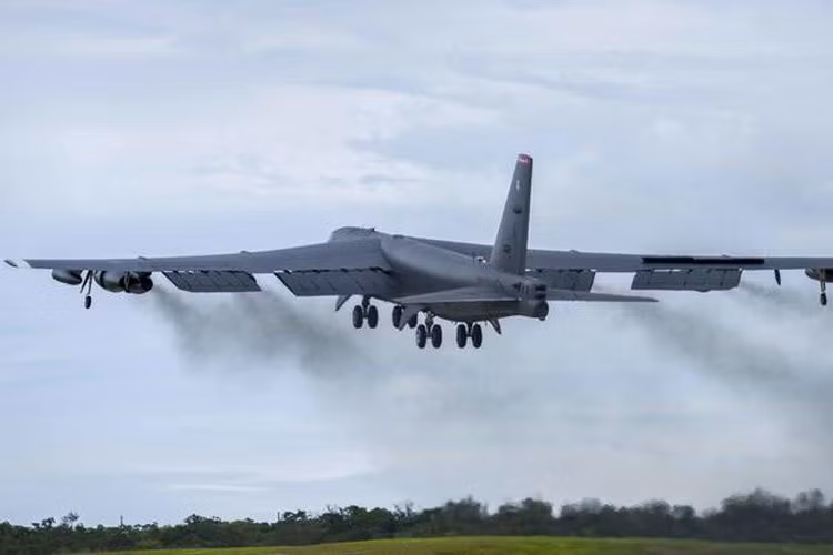 "Trong trường hợp này, các hệ thống phòng không của Cộng hòa Hồi giáo Iran có thể dễ dàng hạ gục máy bay ném bom chiến lược B-52H của Mỹ", chuyên gia quân sự Nga lưu ý.