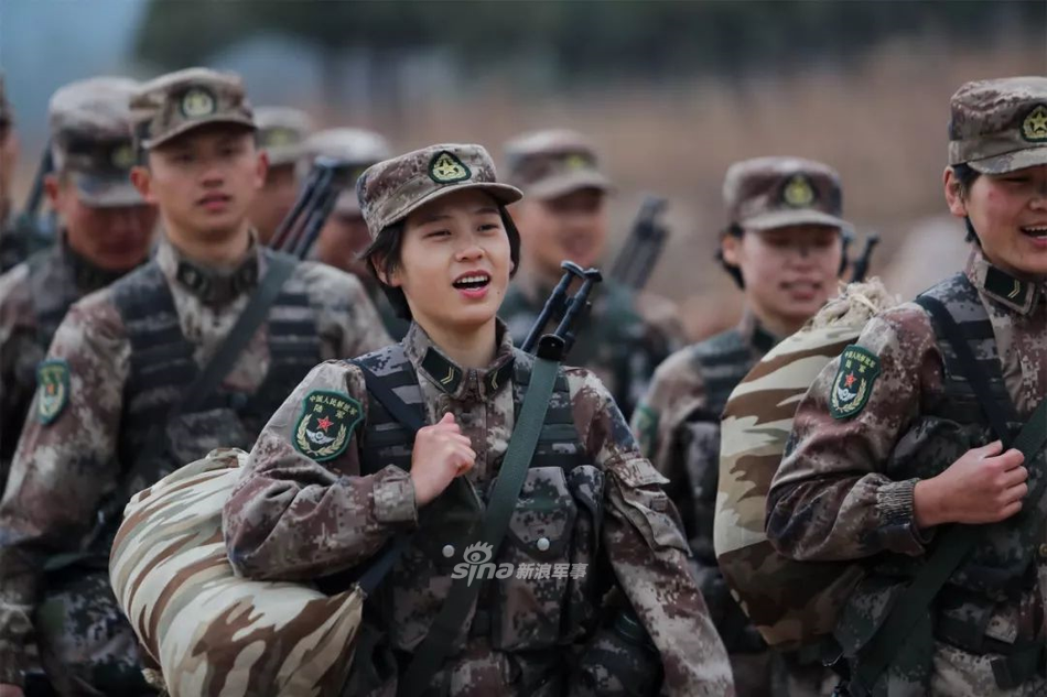 Tờ Sina của Trung Quốc cho biết, điểm yếu của những nữ bắn tỉa Trung Quốc có lẽ là ở... nước da quá trắng của họ. Nguồn ảnh: Sina.