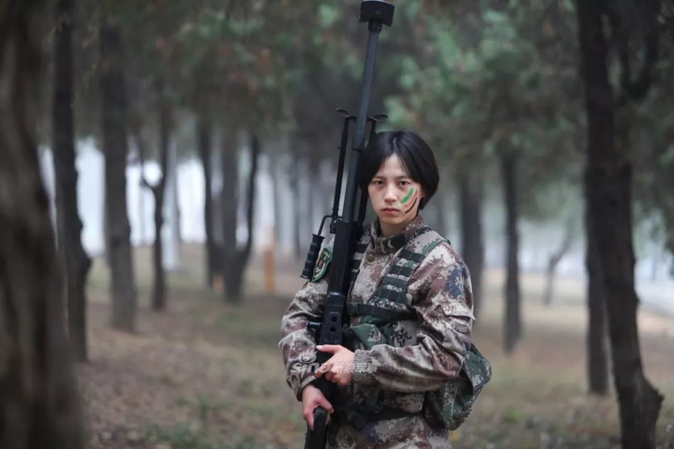 Lực lượng nữ bắn tỉa trong quân đội Trung Quốc được tuyển chọn cực kỳ gắt gao, có tỷ lệ chọi cao hơn nhiều so với chỉ tiêu của nam giới. Nguồn ảnh: Sina.