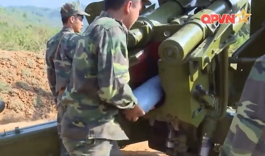 Trước khi trận đánh bắt đầu, các loại pháo hạng nặng sẽ phải được đưa vào trận địa một cách bí mật. Nguồn ảnh: QPVN.