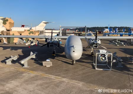 Ngoài ứng dụng trong lĩnh vực quân sự với khả năng mang vác vũ khí cực kỳ đáng nể, TB-001 Bọ Cạp còn có thể ứng dụng tốt vào lĩnh vực dân sự với nhiều lĩnh vực như do thám, chụp không ảnh, tìm kiếm cứu hộ cứu nạn,... Nguồn ảnh: Livejournal.