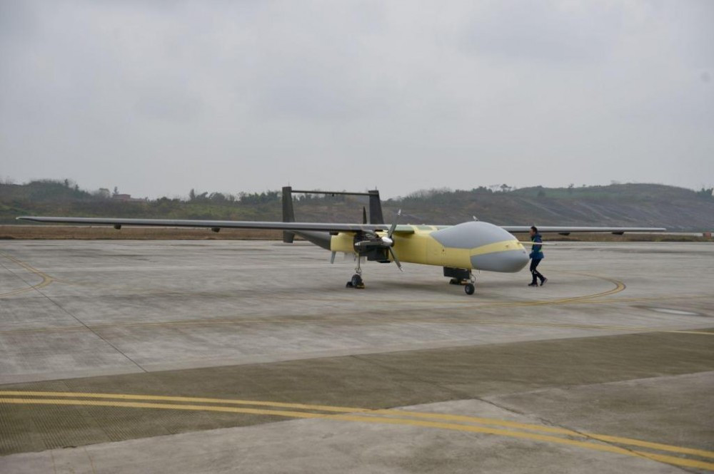 Loại máy bay không người lái ba động cơ đời mới vừa mới được Trung Quốc cho bay thử mang tên TB-001 Bọ Cạp. Nguồn ảnh: Livejournal.