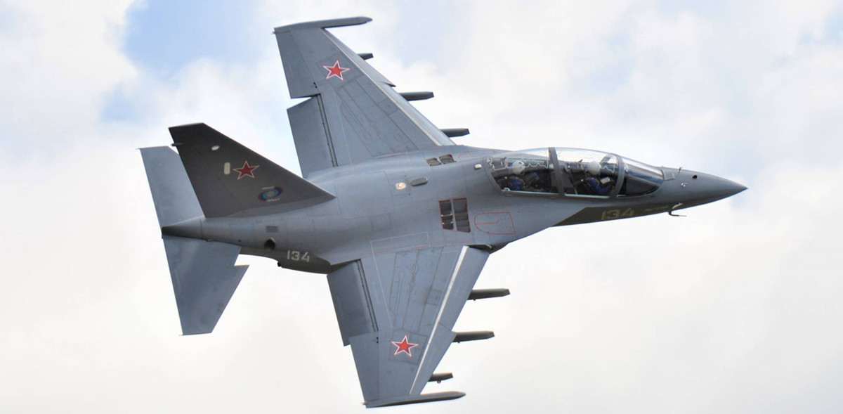 Cụ thể, Yak-130 có một đặc điểm vượt trội so với các dòng máy bay huấn luyện khác đó là nó có khả năng mô phỏng khi bay huấn luyện. Nguồn ảnh: Airliners.