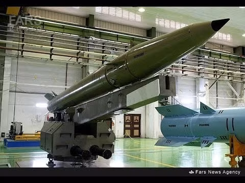 Theo truyền thông quốc tế, Zolfaghar có thể coi là loại tên lửa hoàn thiện nhất của Iran ở thời điểm hiện tại khi nó có thể mang theo được bốn đầu đạn khác nhau. Nguồn ảnh: Farnews.