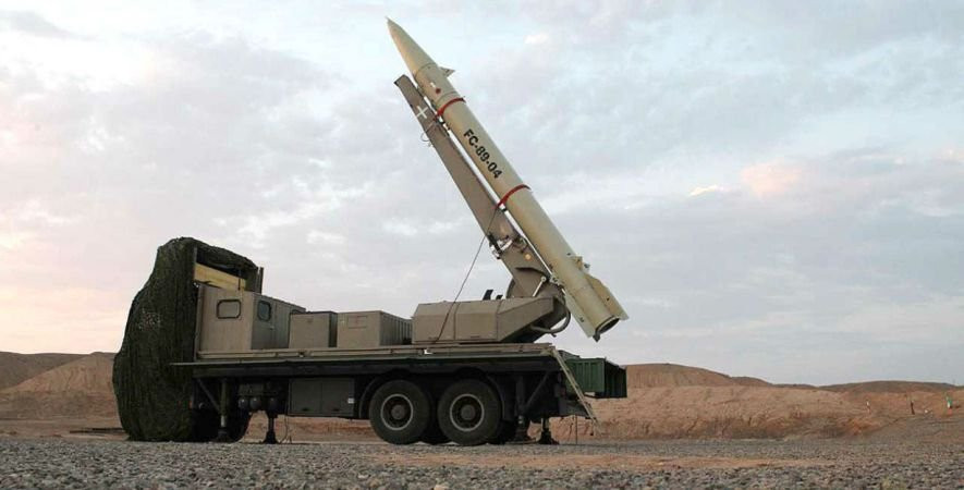 Truyền thông Iran cũng đặt nhiều giả thiết về việc các phiên bản cải tiến của Fateh-110 đã được sử dụng trong vụ tấn công này trong đó có thể kể đến loại Fateh-313 với tầm bắn lên tới 500 km hoặc Zolfaghar với tầm bắn lên tới 700 km. Nguồn ảnh: Farnews.