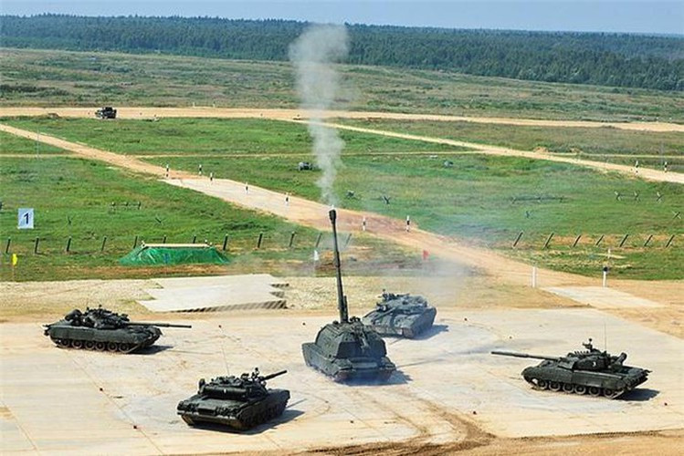 Các thế hệ Msta-S đều trang bị khẩu pháo cỡ nòng 152,4mm có thể khác model ở đời sau, vũ khí phụ có một khẩu 12,7mm NSVT.