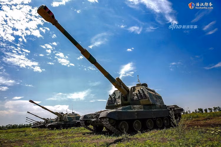 Hỏa lực chính của 2S19 Msta-S là khẩu pháo 152mm L/47 2A64 tầm bắn xa 24,7km và 36km với loại đạn pháo tăng tầm.