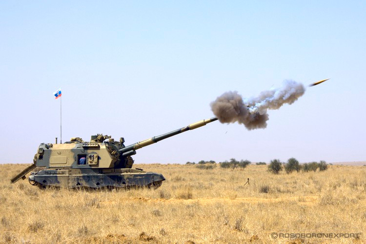 2S19 Msta-S do Viện thiết kế UZTM phát triển dựa trên khung gầm của xe tăng T-80 và động cơ diesel của xe tăng T-72 V-84MS 840 mã lực.