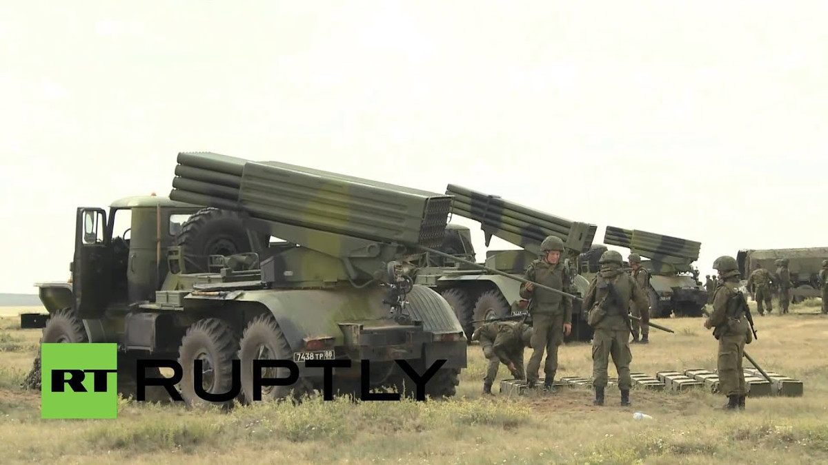 Với Nga, các tổ hợp pháo có thể hoạt động 24/7 trong mọi điều kiện thời tiết miễn mục tiêu nằm trong tầm khai hoả. Việc này khiến quân đội Nga có thể tận dụng tốt thời tiết để tung đòn phản công. Nguồn ảnh: Pinterest.