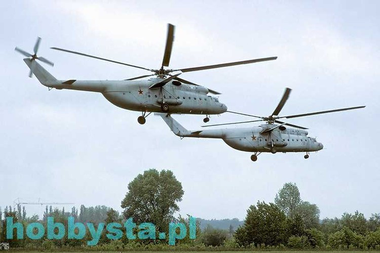 Đường kính cánh quạt của chiếc trực thăng này cũng cực kỳ khổng lồ, lên tới 35 mét. Trực thăng vận tải hạng nặng Mi-6 có tốc độ bay tối đa 300 km/h, tốc độ hành trình 250 km/h, tầm hoạt động 620 km và có trần bay tối đa 4500 mét. Nguồn ảnh: Airliners.