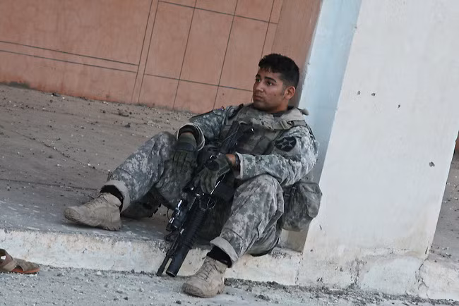 Thông tin trên được người phát ngôn Lầu Năm Góc khẳng định hôm thứ ba vừa rồi. Cũng theo lời phát ngôn này, trong 16 lính Mỹ được chẩn đoán bị chấn động não gần đây nhất đã có 15 người quay trở lại tiếp tục nhiệm vụ. Nguồn ảnh: BI.