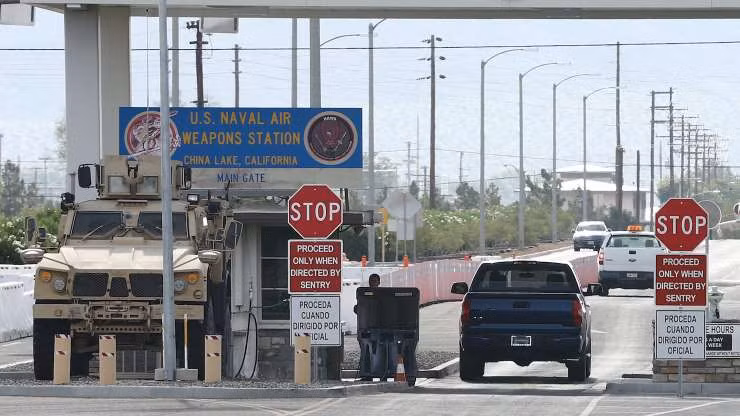 Trạm vũ khí China Lake thuộc Không quân Hải quân Mỹ, có diện tích 651.739 mẫu.