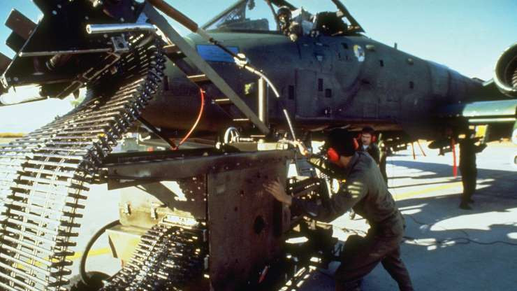 Bãi huấn luyện Yukon của Lục quân Mỹ ở Alaska, có diện tích 864.769 mẫu.