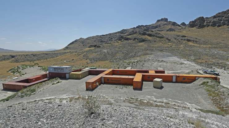 Bãi thí nghiệm Dugway ở bang Utah của Lục quân Mỹ có diện tích 852.568 mẫu.