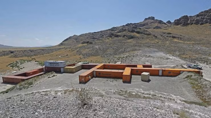 Bãi thí nghiệm Dugway ở bang Utah của Lục quân Mỹ có diện tích 852.568 mẫu.